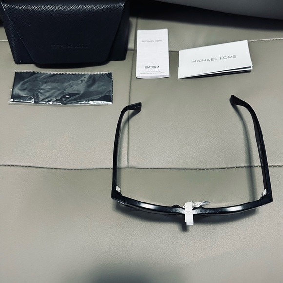 NEW WITH DEFECTS WOMENS MICHAEL KORS #MK2074 (Bora Bora) Sunglasses Color 30054L - Picture 2 of 16